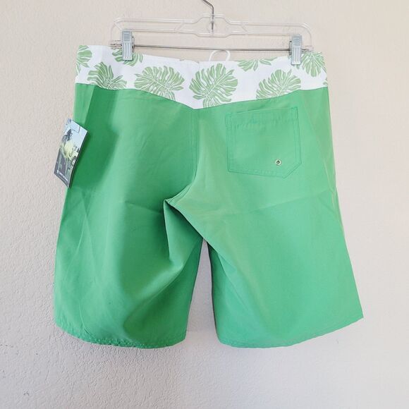 Carve Designs Womens 10.5 Inseam Board Shorts Sz Medium Green Tropical Beach NWT - Picture 9 of 9